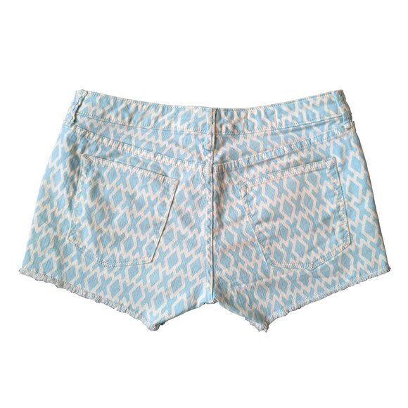 GAP Summer Cut-Off Denim Shorts in Dockside Blue | 26" (2) - Picture 3 of 6